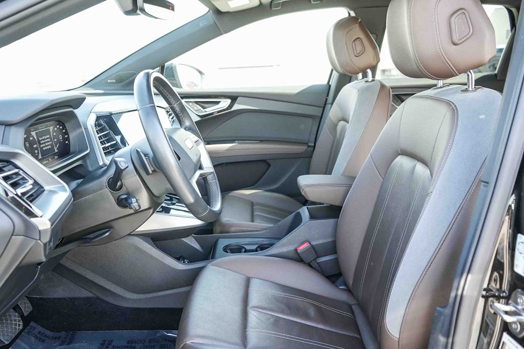 Thumbnail: 2023 Audi Q4 e-tron - 11