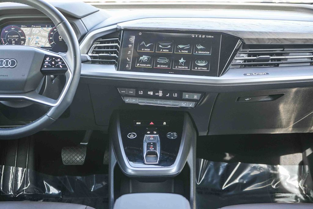 Thumbnail: 2023 Audi Q4 e-tron - 9