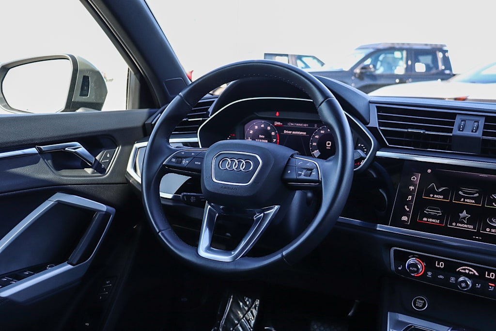 Thumbnail: 2024 Audi Q3 - 9