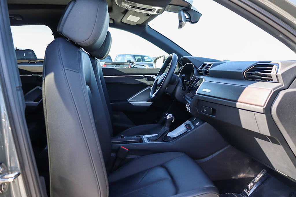 Thumbnail: 2024 Audi Q3 - 10