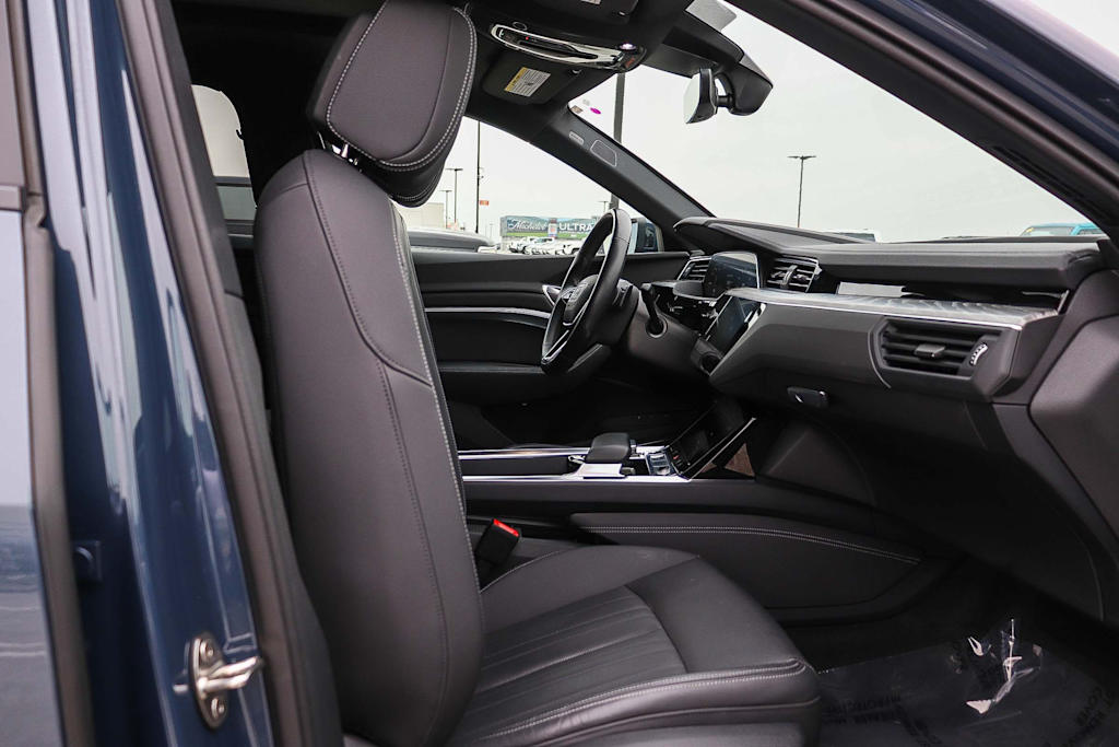 Thumbnail: 2024 Audi Q8 e-tron - 10