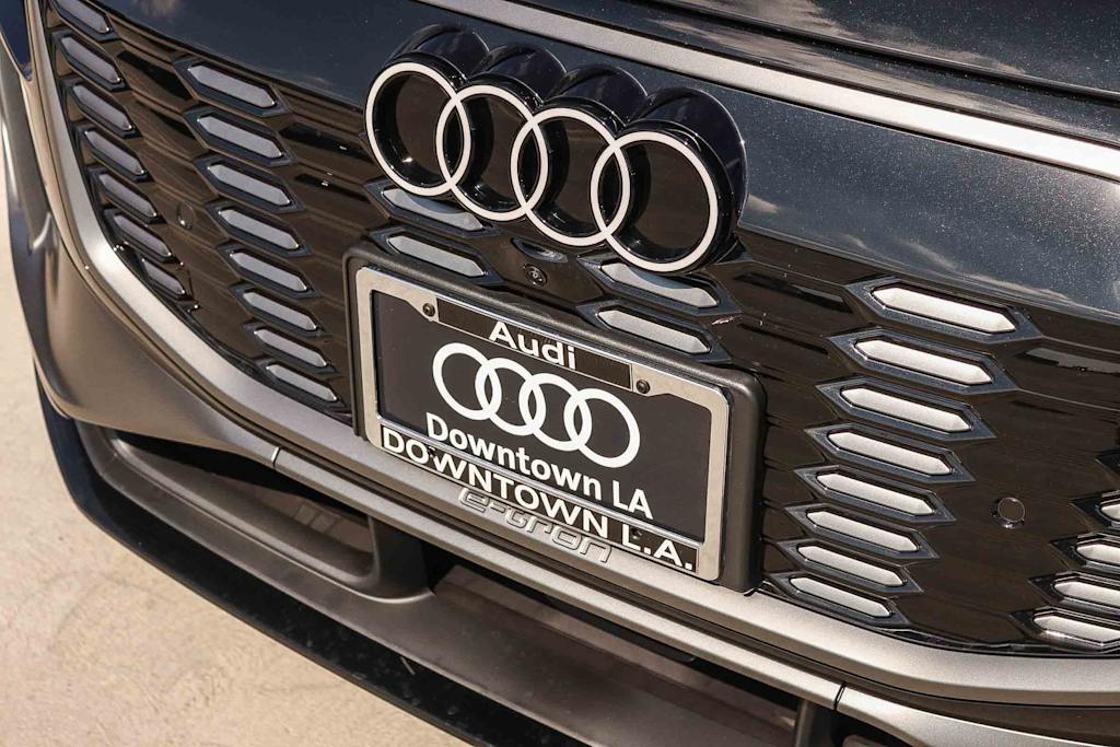 Thumbnail: 2027 Audi Q6 e-tron - 18