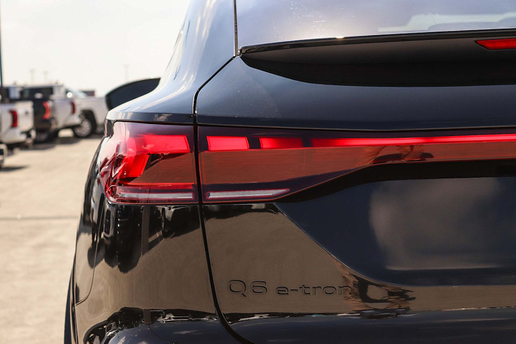 Thumbnail: 2027 Audi Q6 e-tron - 21