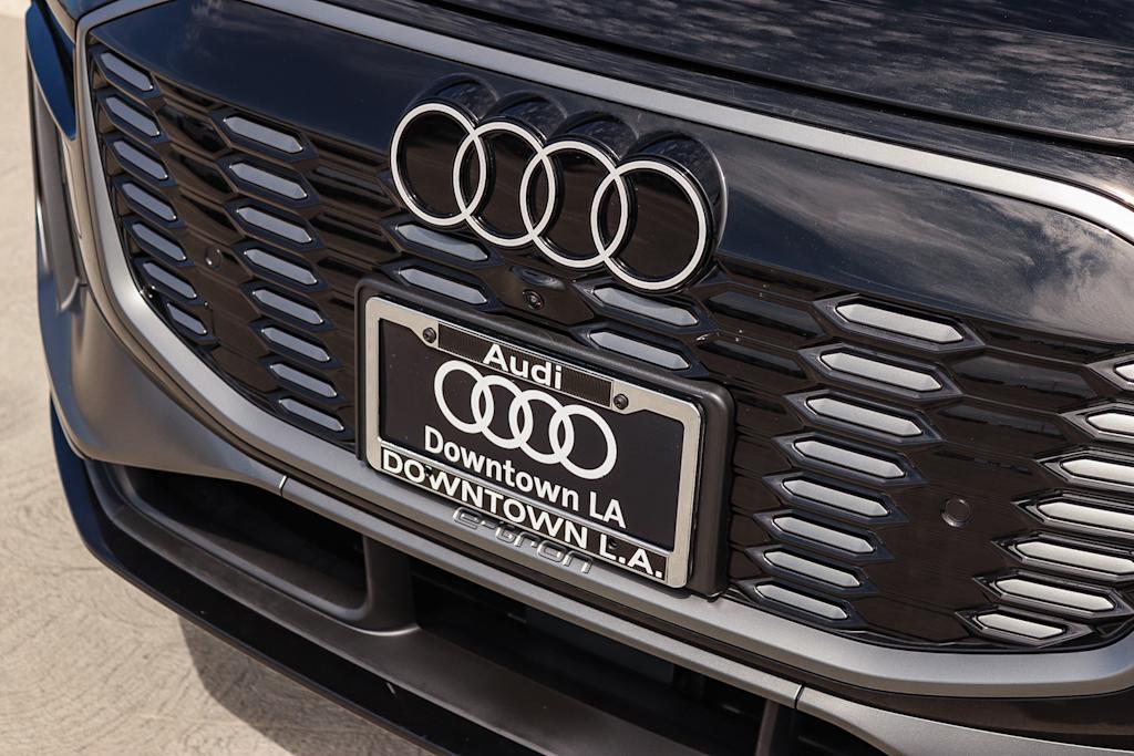 Thumbnail: 2027 Audi Q6 e-tron - 6