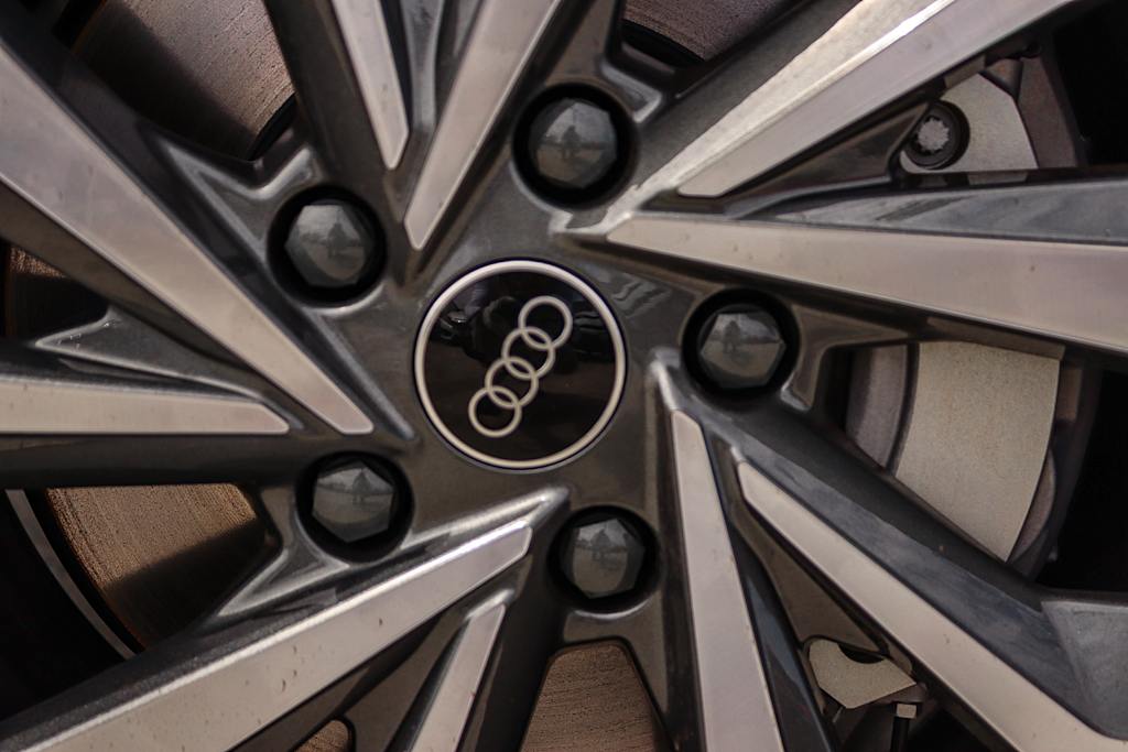 Thumbnail: 2027 Audi Q6 e-tron - 13