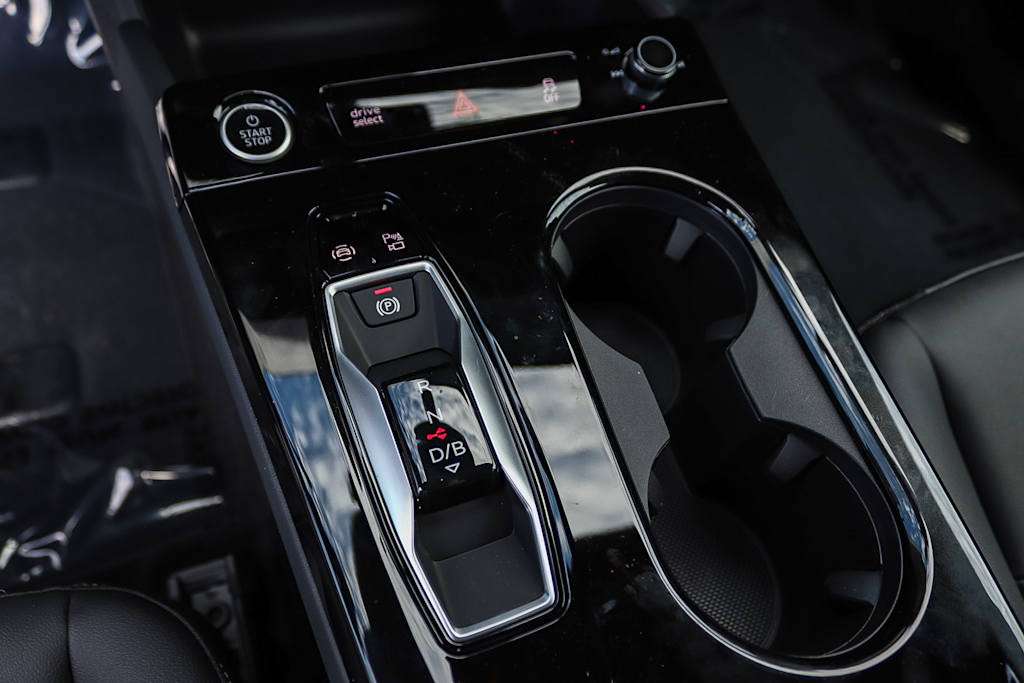 Thumbnail: 2027 Audi Q6 e-tron - 25