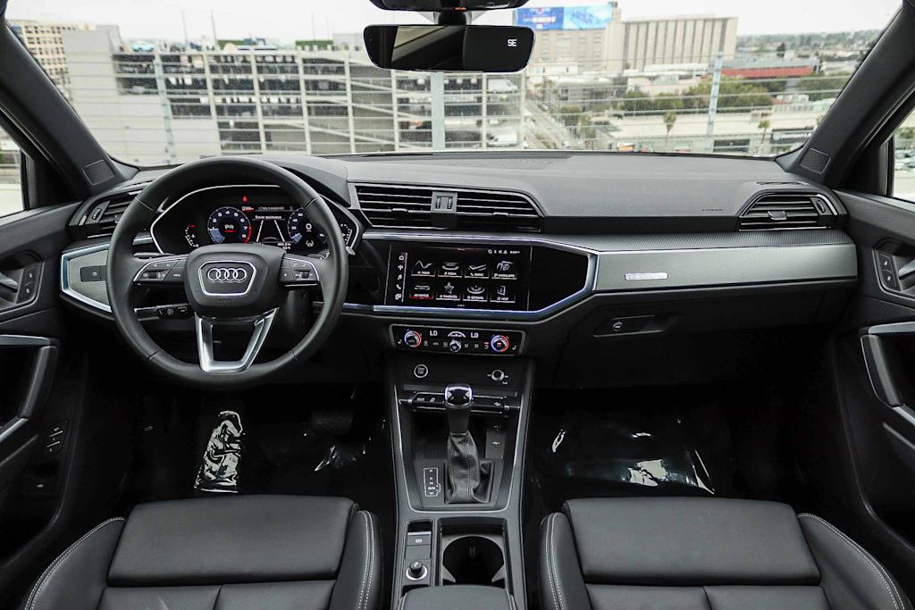 Thumbnail: 2025 Audi Q3 - 2