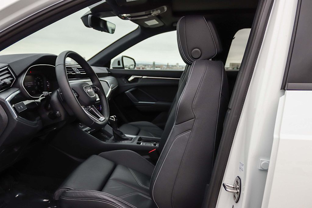 Thumbnail: 2025 Audi Q3 - 11