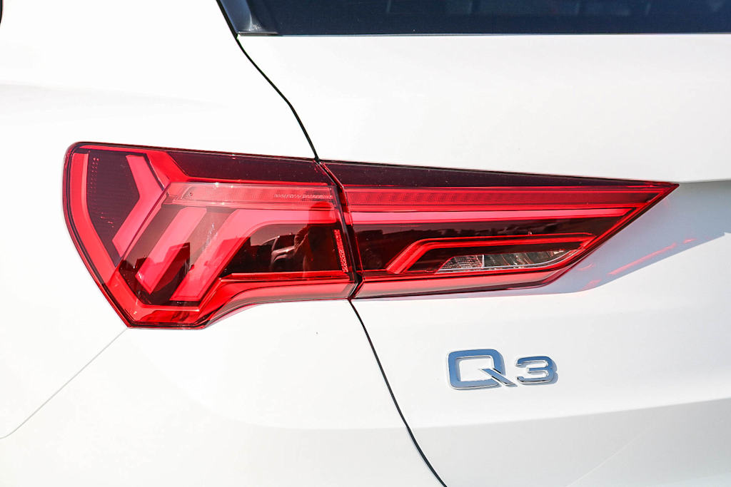 Thumbnail: 2025 Audi Q3 - 21