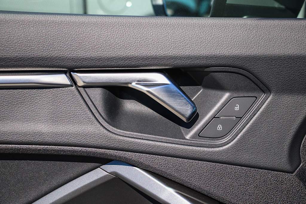 Thumbnail: 2025 Audi Q3 - 32