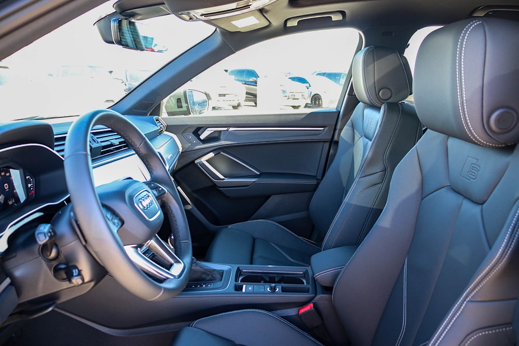 Thumbnail: 2025 Audi Q3 - 10