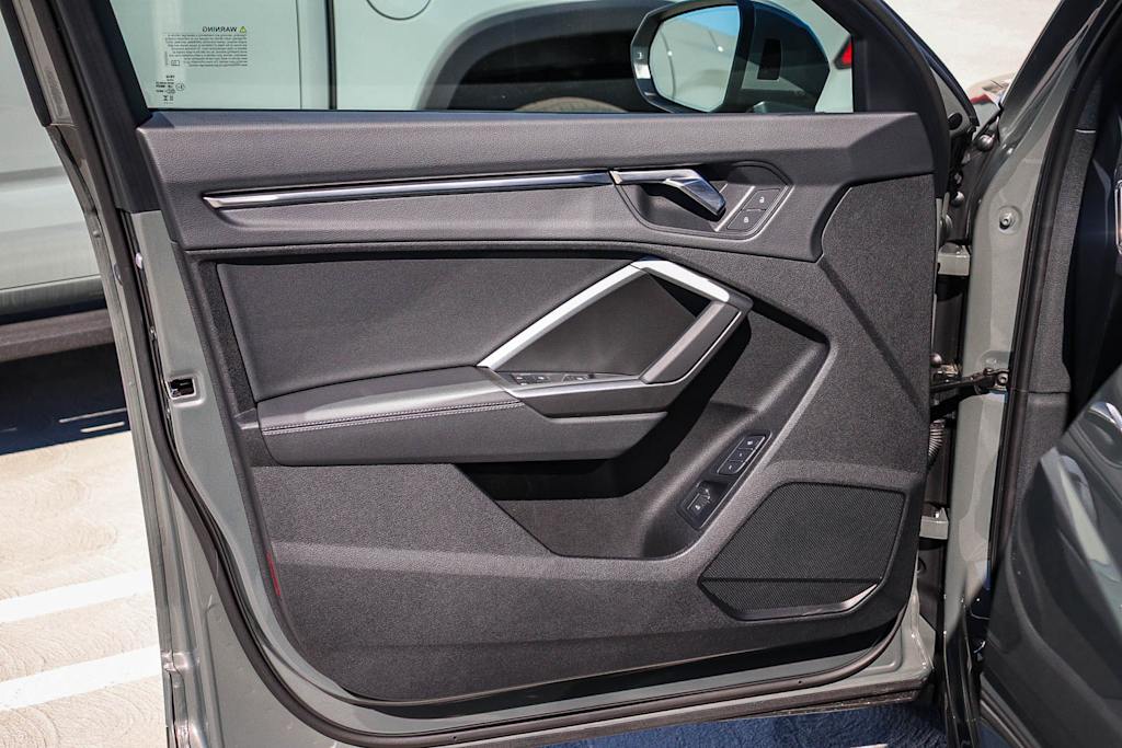 Thumbnail: 2025 Audi Q3 - 31