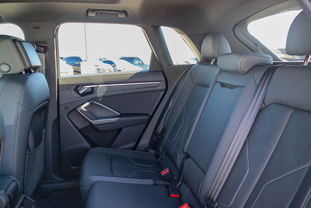 Thumbnail: 2025 Audi Q3 - 11