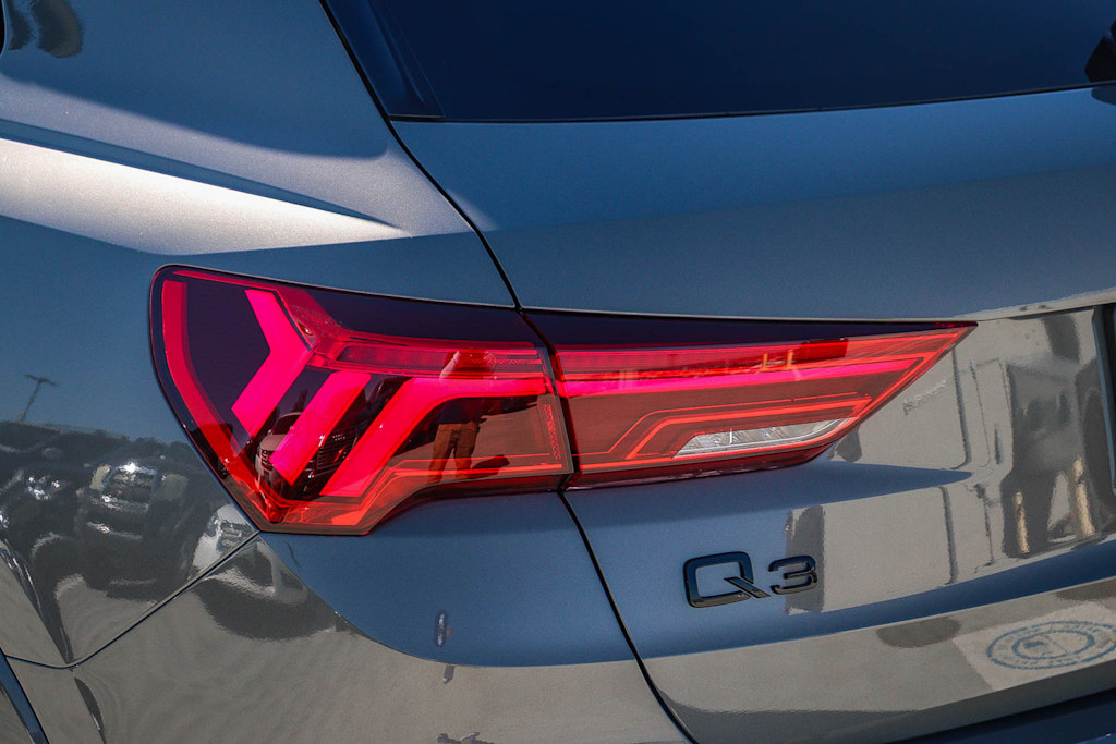 Thumbnail: 2025 Audi Q3 - 23