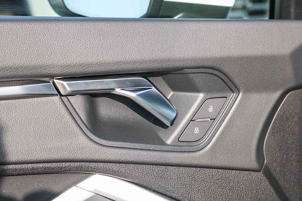 Thumbnail: 2025 Audi Q3 - 34