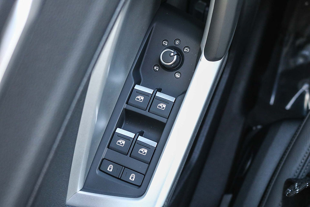 Thumbnail: 2025 Audi Q3 - 36