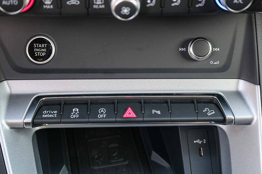 Thumbnail: 2025 Audi Q3 - 30