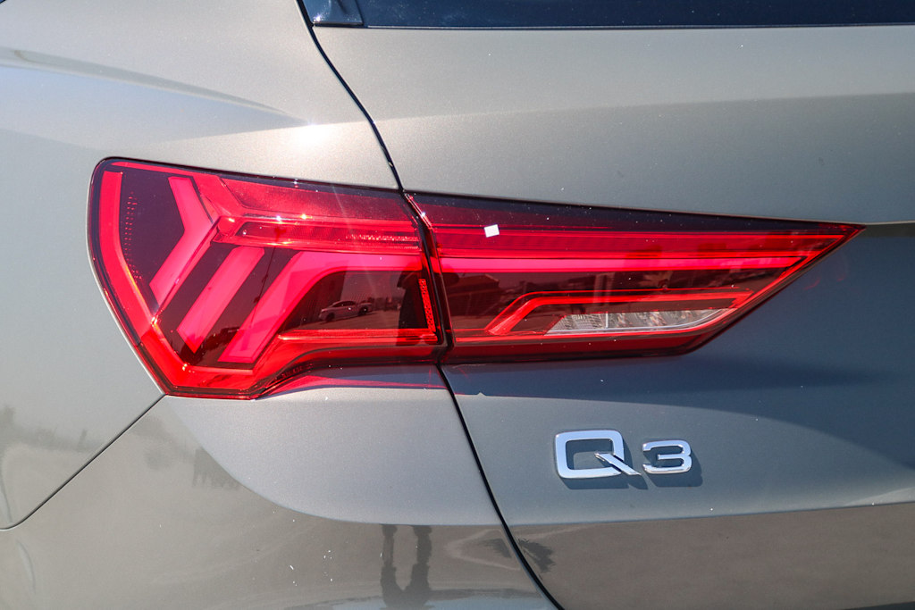 Thumbnail: 2025 Audi Q3 - 24