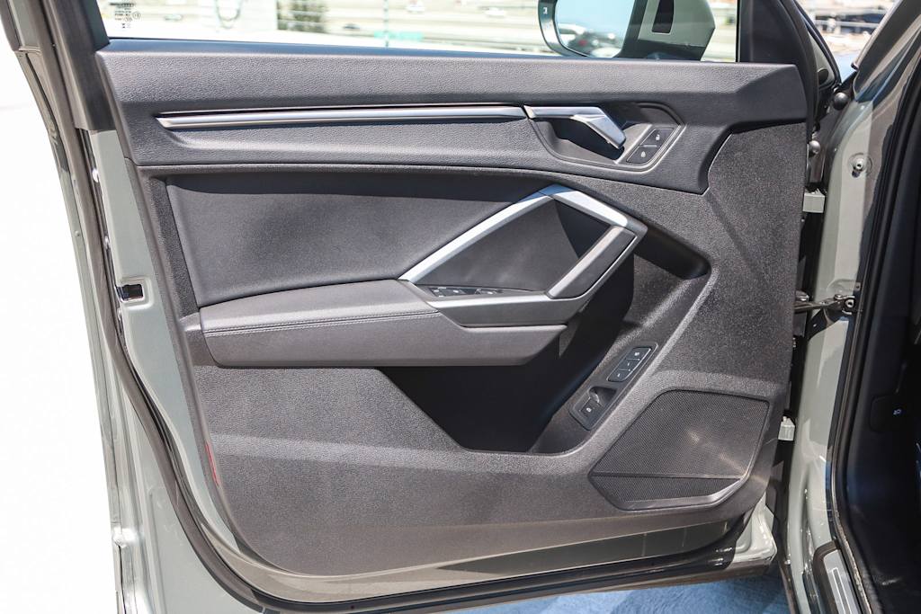 Thumbnail: 2025 Audi Q3 - 35