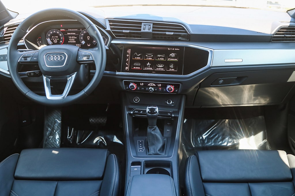 Thumbnail: 2025 Audi Q3 - 2