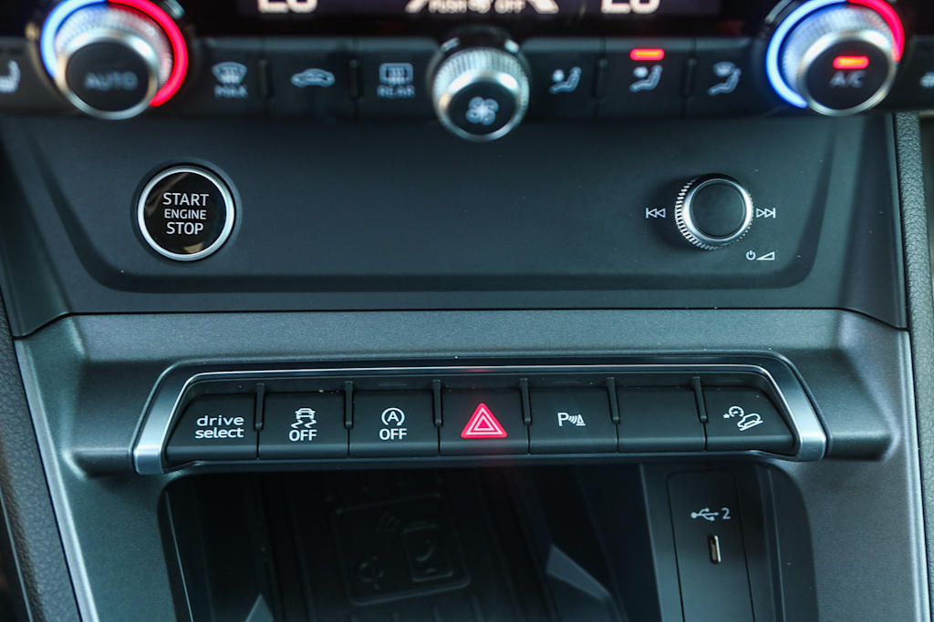 Thumbnail: 2025 Audi Q3 - 31