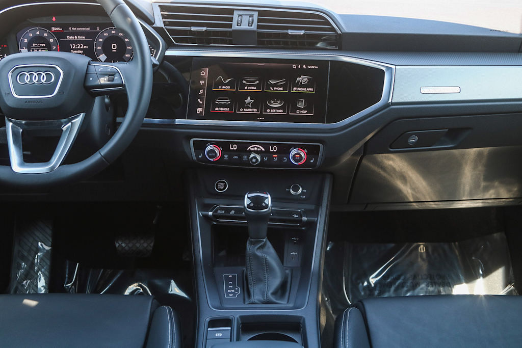 Thumbnail: 2025 Audi Q3 - 9