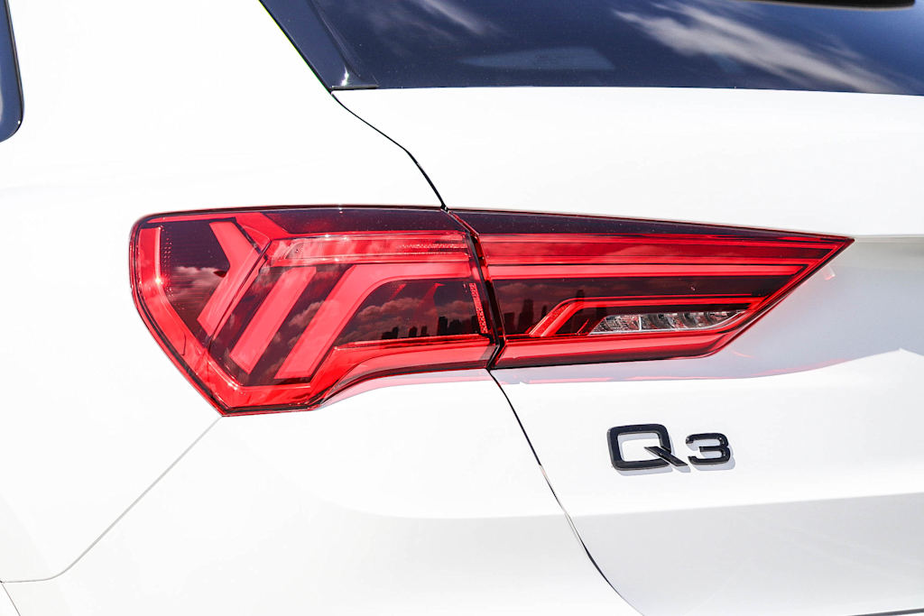 Thumbnail: 2025 Audi Q3 - 21