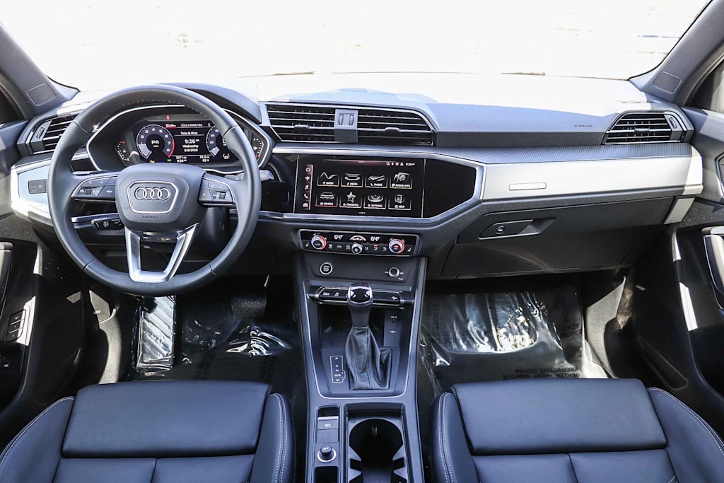 Thumbnail: 2025 Audi Q3 - 2