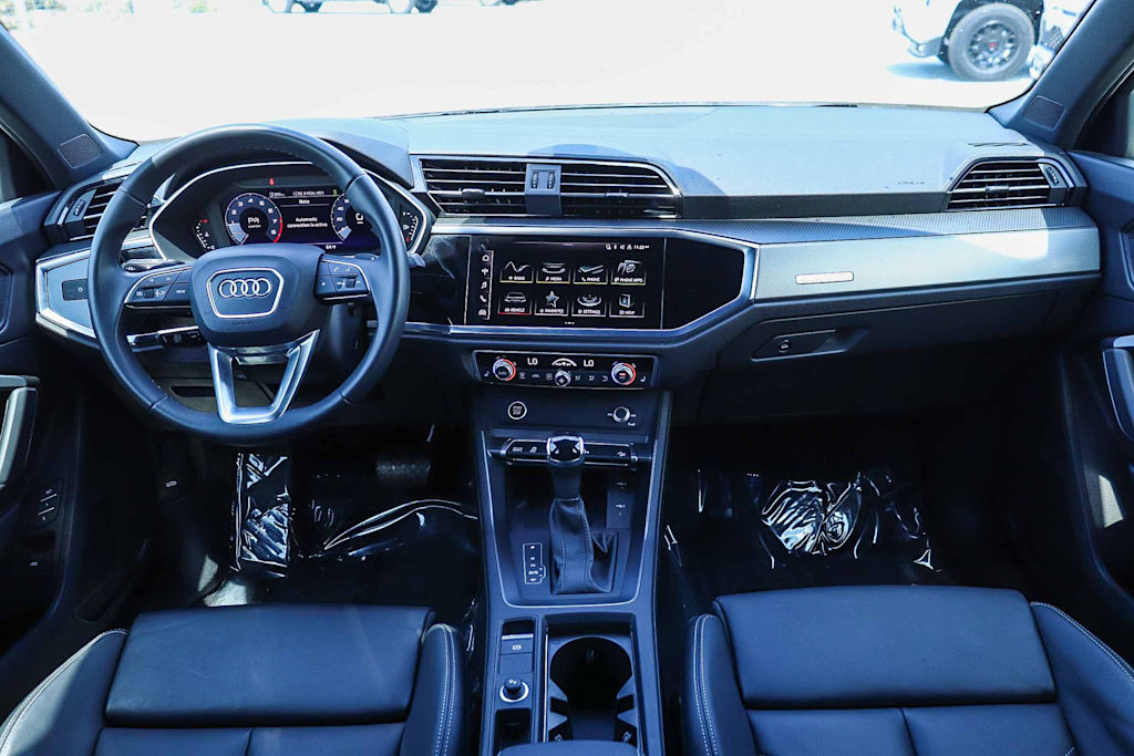 Thumbnail: 2025 Audi Q3 - 2