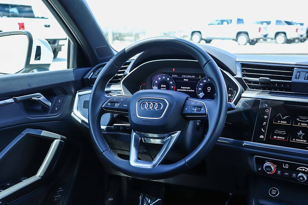 Thumbnail: 2025 Audi Q3 - 9