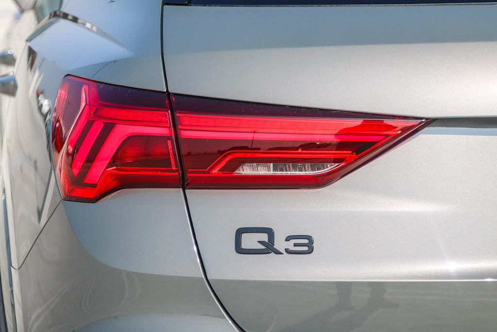 Thumbnail: 2025 Audi Q3 - 23