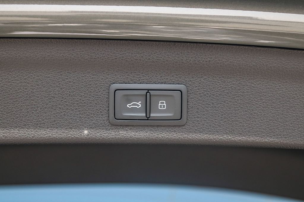 Thumbnail: 2025 Audi Q3 - 47