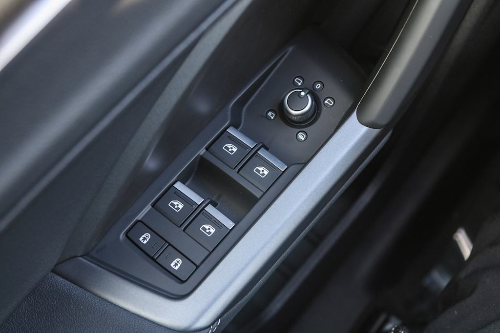 Thumbnail: 2025 Audi Q3 - 38