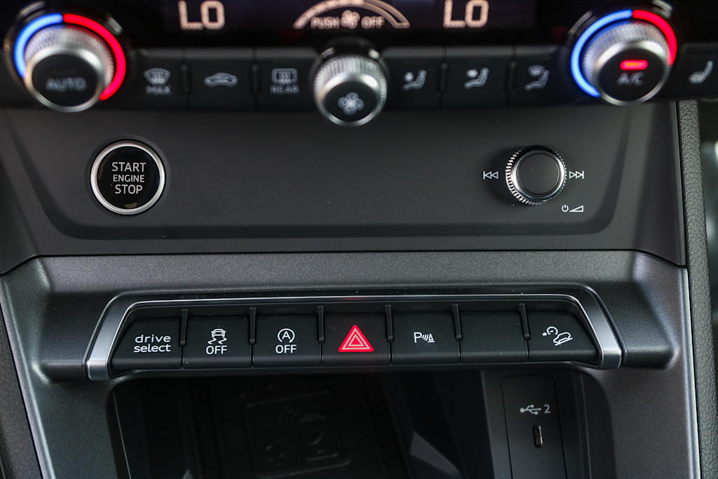 Thumbnail: 2025 Audi Q3 - 32