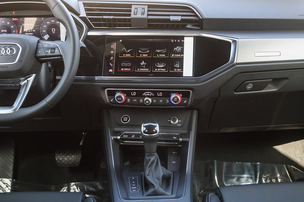 Thumbnail: 2025 Audi Q3 - 13