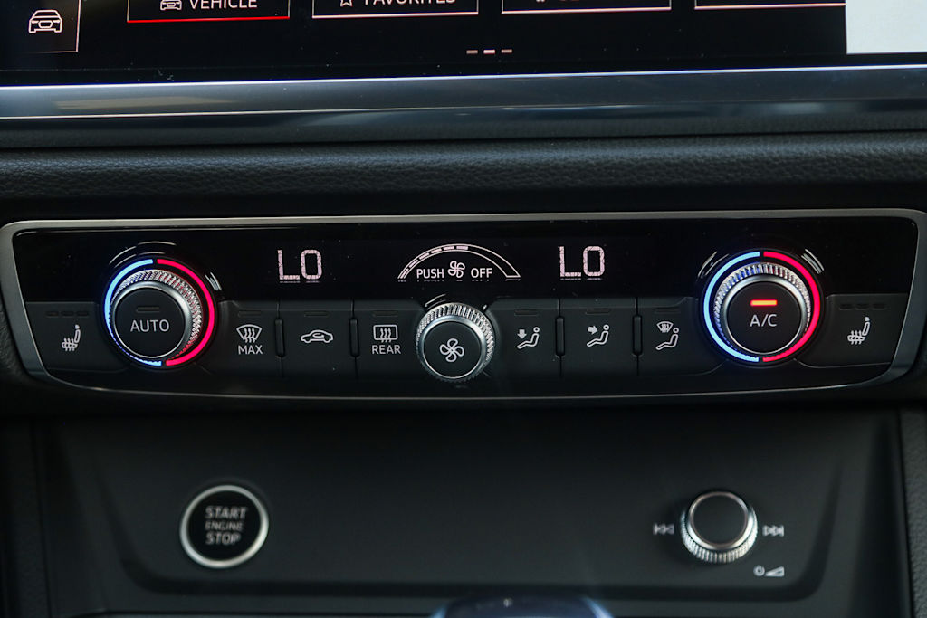 Thumbnail: 2025 Audi Q3 - 27