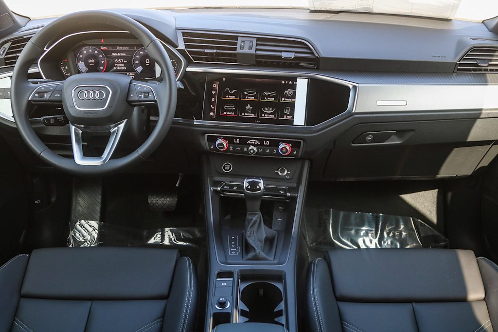 Thumbnail: 2025 Audi Q3 - 2