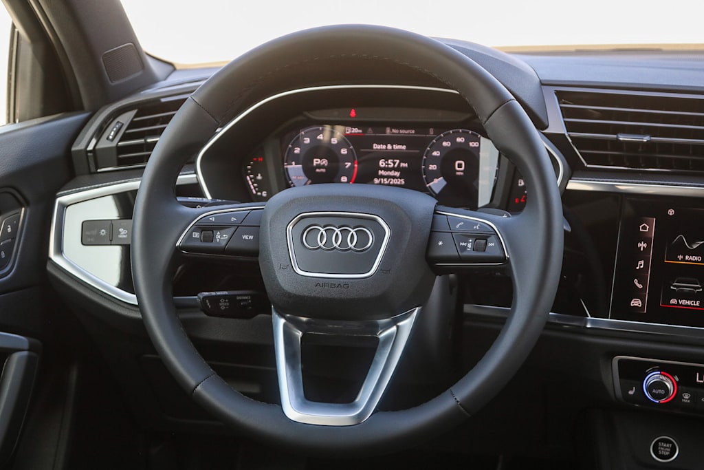 Thumbnail: 2025 Audi Q3 - 9