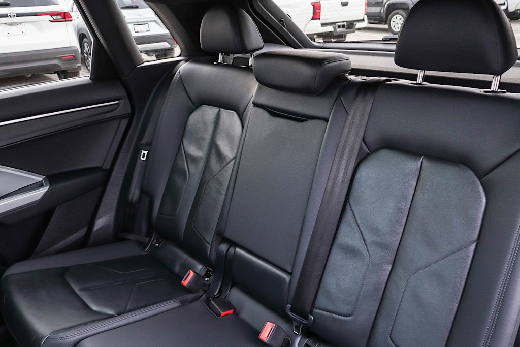 Thumbnail: 2023 Audi Q3 - 11