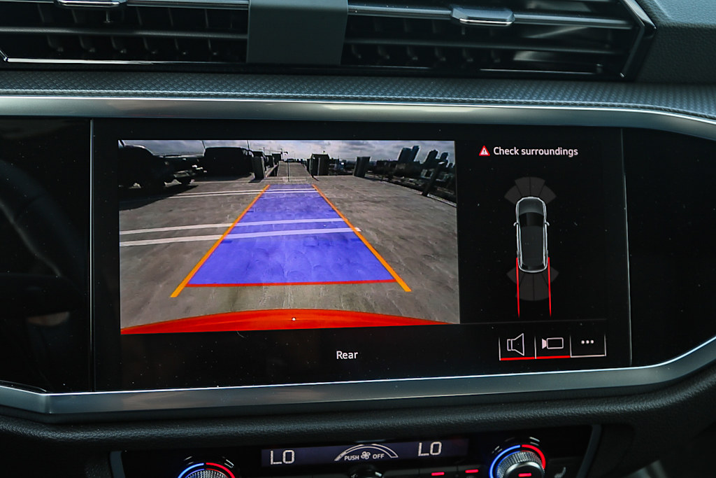 Thumbnail: 2025 Audi Q3 - 26