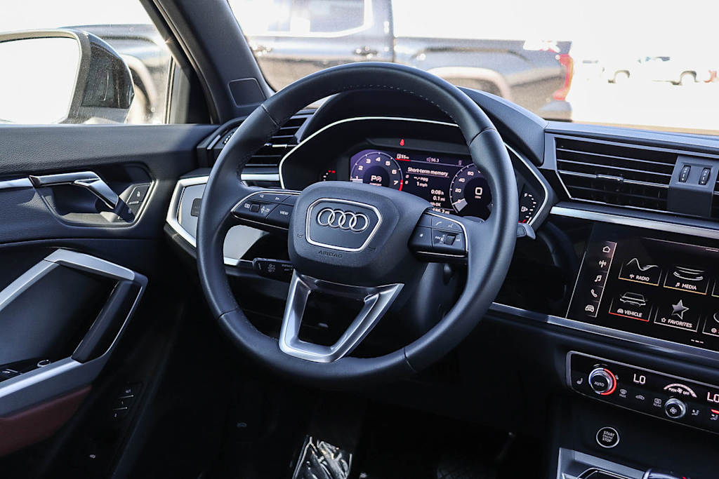 Thumbnail: 2025 Audi Q3 - 9