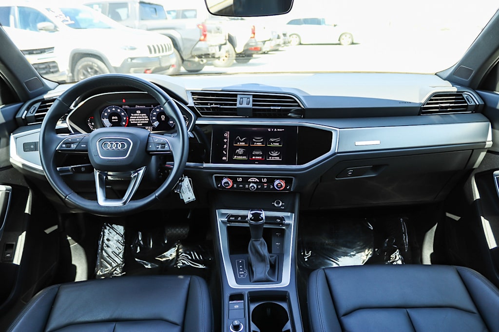 Thumbnail: 2022 Audi Q3 - 2