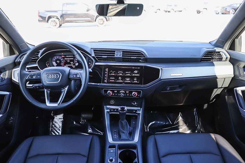 Thumbnail: 2025 Audi Q3 - 2