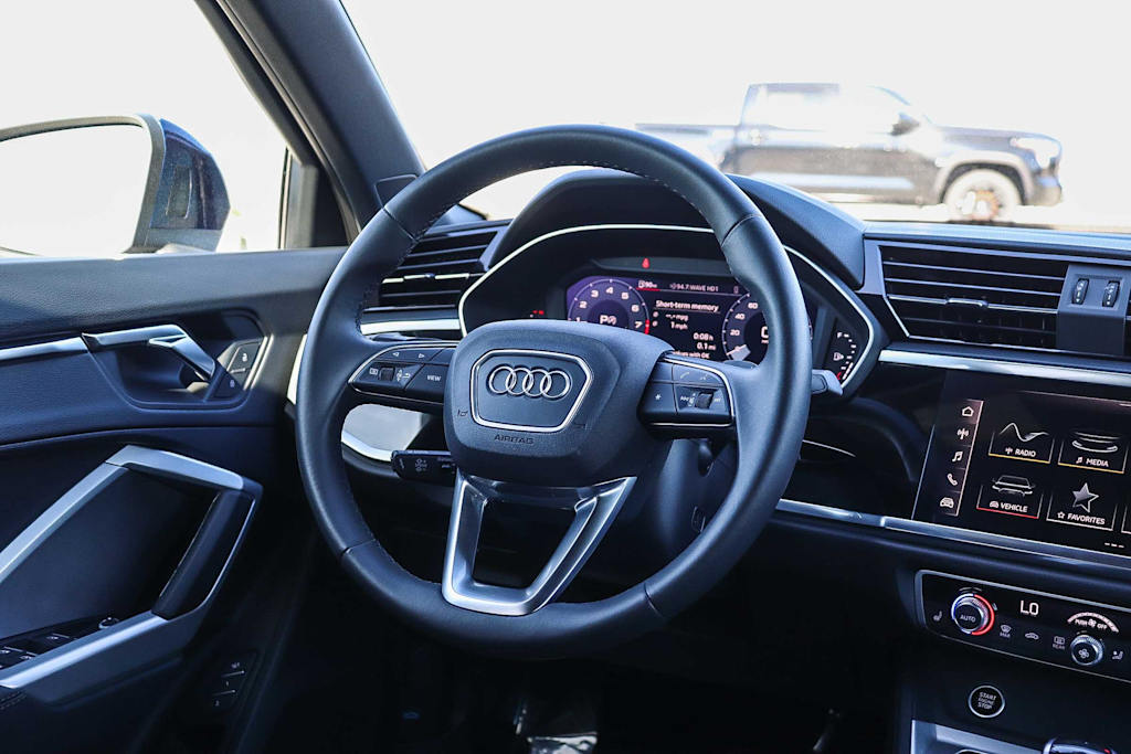 Thumbnail: 2025 Audi Q3 - 9