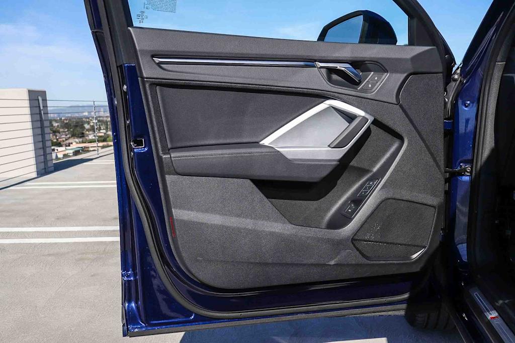 Thumbnail: 2025 Audi Q3 - 31