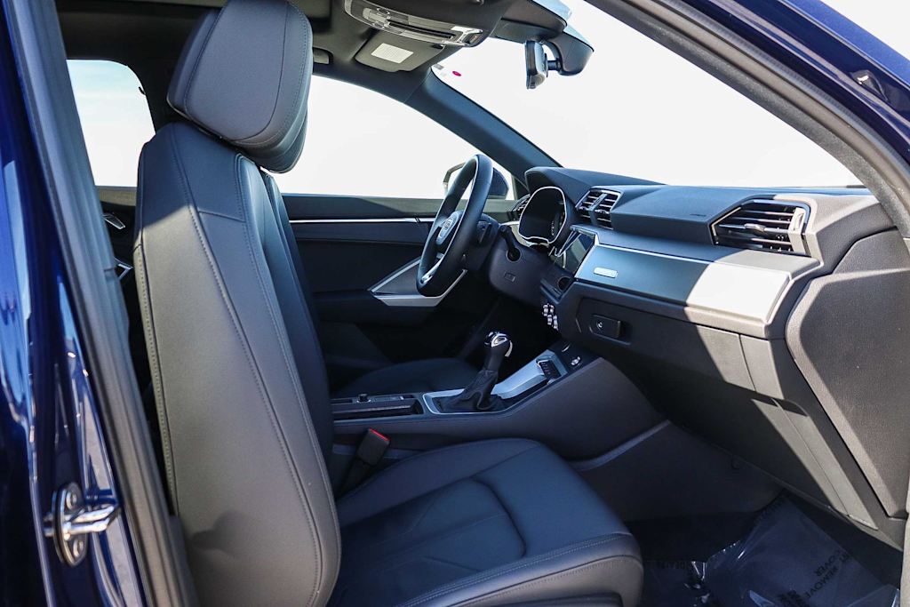 Thumbnail: 2025 Audi Q3 - 10