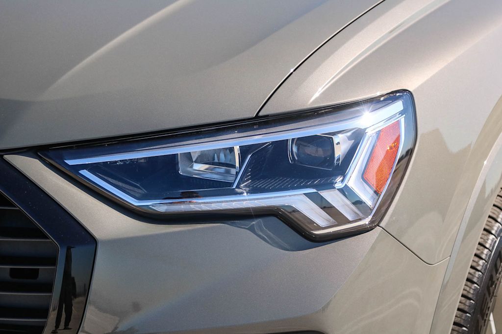 Thumbnail: 2025 Audi Q3 - 21