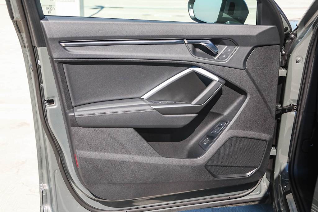 Thumbnail: 2025 Audi Q3 - 36