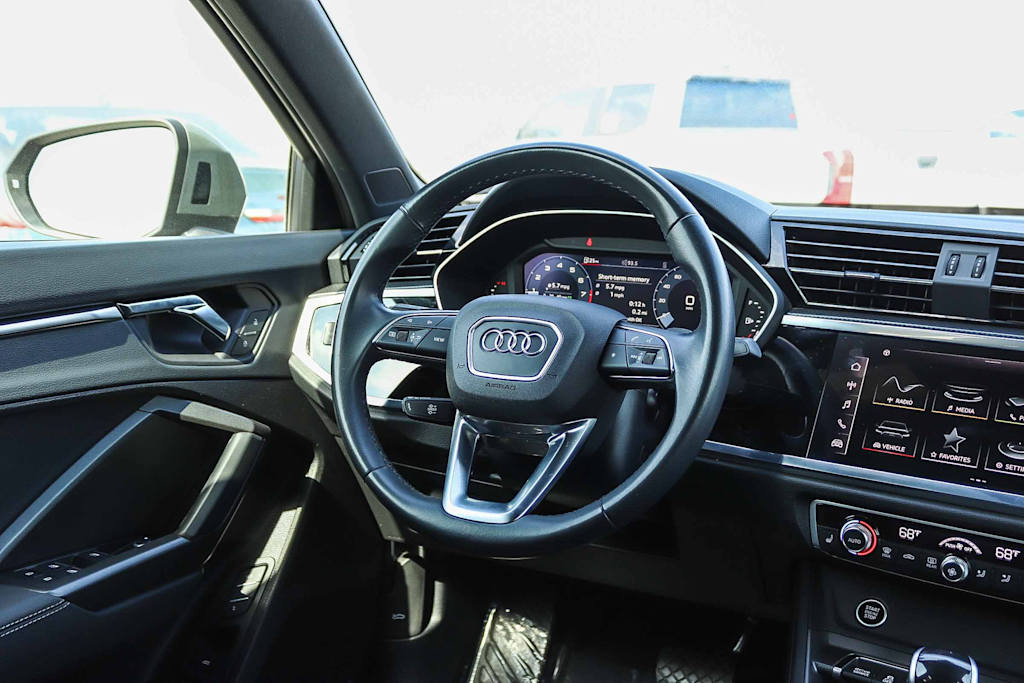 Thumbnail: 2023 Audi Q3 - 9