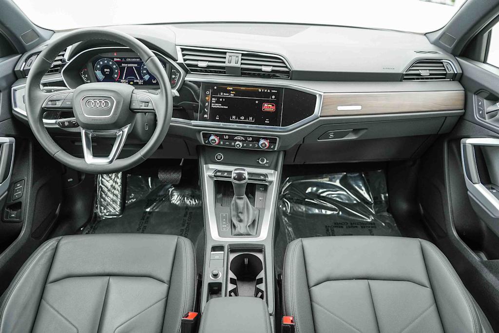 Thumbnail: 2025 Audi Q3 - 2